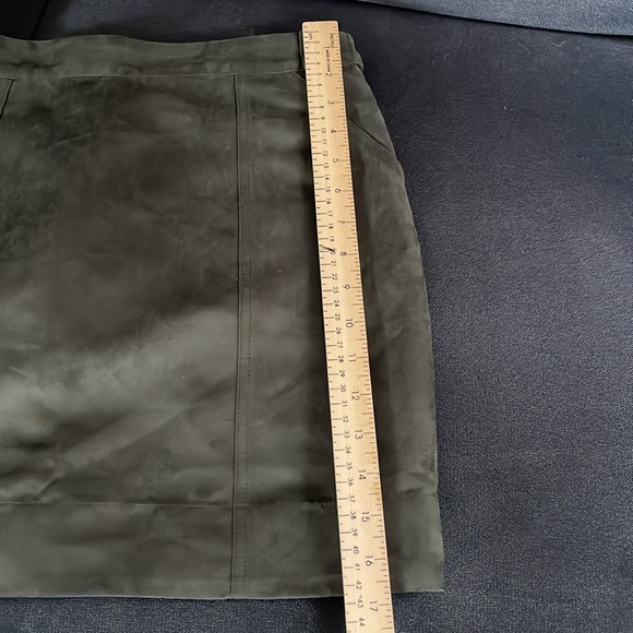 Banana Republic VEGAN SUEDE MINI SKIRT Sheltered Earth NWOT - Picture 5 of 5